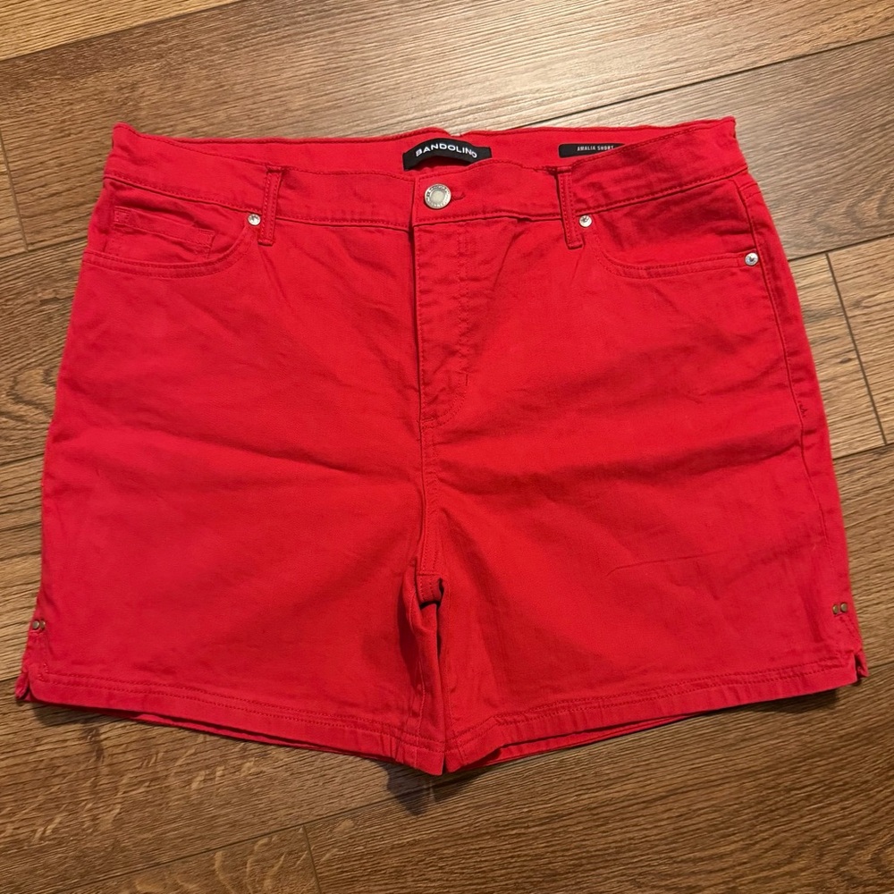 Bandolino Amalia Bright Red High-Waist Women’s Shorts